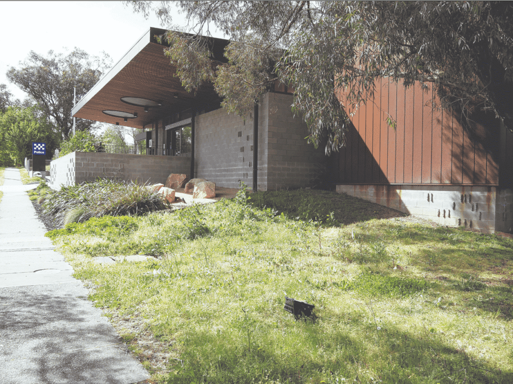 Police lawns to 'remain unkempt'