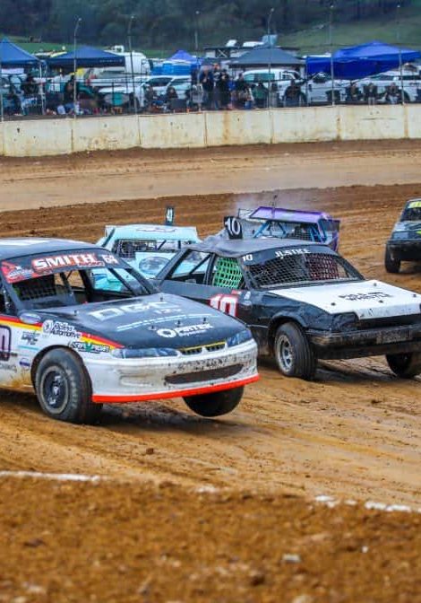 One hundred lap race at Alexandra Speedway