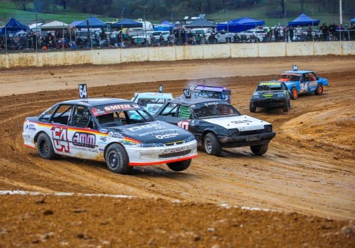 One hundred lap race at Alexandra Speedway